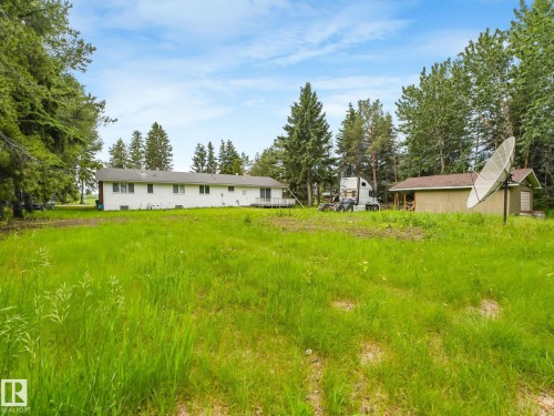 Expansive grassy yard with mature trees - 10912 5 Avenue Sw, Edmonton, AB - Outdoor