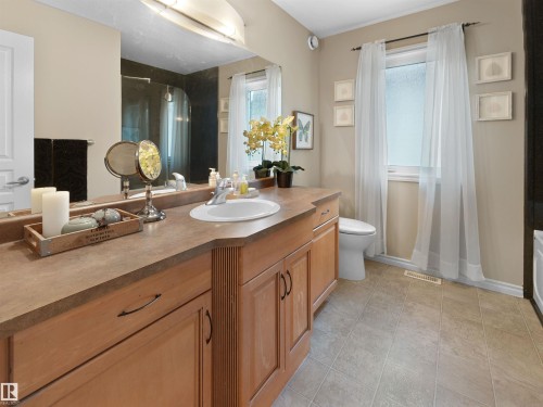 202 Saskatchewan Drive Nw, Edmonton, AB - Indoor Photo Showing Bathroom