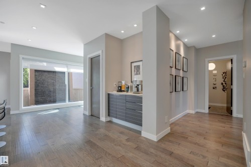 5047 Mcluhan Road Nw, Edmonton, AB - Indoor Photo Showing Other Room