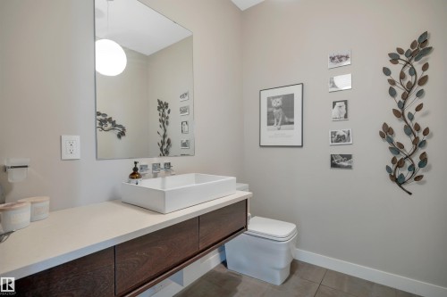5047 Mcluhan Road Nw, Edmonton, AB - Indoor Photo Showing Bathroom