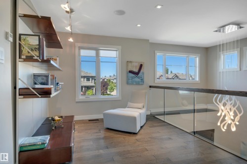 5047 Mcluhan Road Nw, Edmonton, AB - Indoor Photo Showing Other Room