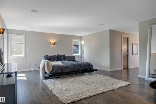 5047 Mcluhan Road Nw, Edmonton, AB - Indoor Photo Showing Bedroom