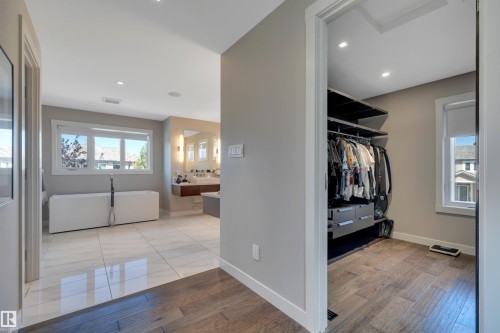 5047 Mcluhan Road Nw, Edmonton, AB - Indoor Photo Showing Other Room