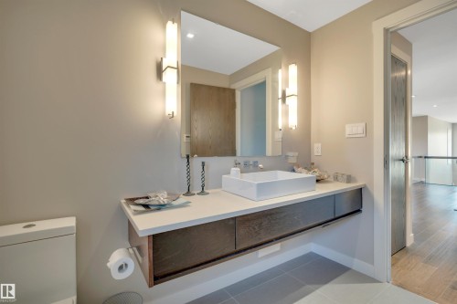 5047 Mcluhan Road Nw, Edmonton, AB - Indoor Photo Showing Bathroom