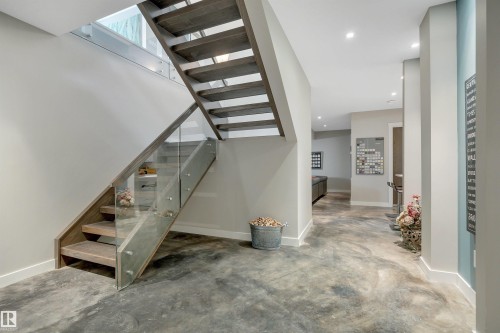 5047 Mcluhan Road Nw, Edmonton, AB - Indoor Photo Showing Other Room