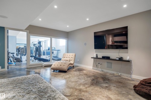 5047 Mcluhan Road Nw, Edmonton, AB - Indoor Photo Showing Living Room