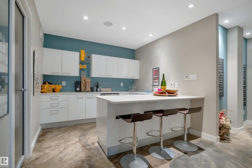 5047 Mcluhan Road Nw, Edmonton, AB - Indoor Photo Showing Kitchen With Upgraded Kitchen