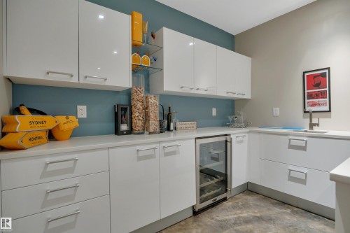 5047 Mcluhan Road Nw, Edmonton, AB - Indoor Photo Showing Kitchen