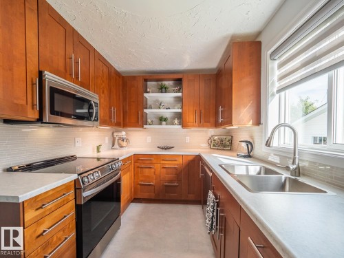 10511 68 Avenue Nw, Edmonton, AB - Indoor Photo Showing Kitchen With Double Sink
