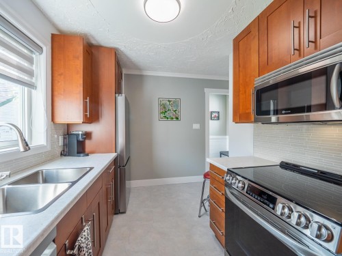 10511 68 Avenue Nw, Edmonton, AB - Indoor Photo Showing Kitchen With Double Sink
