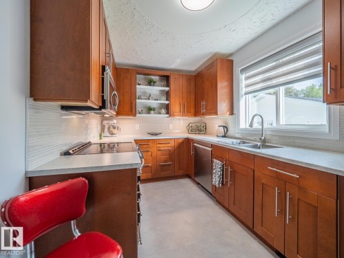 10511 68 Avenue Nw, Edmonton, AB - Indoor Photo Showing Kitchen With Double Sink
