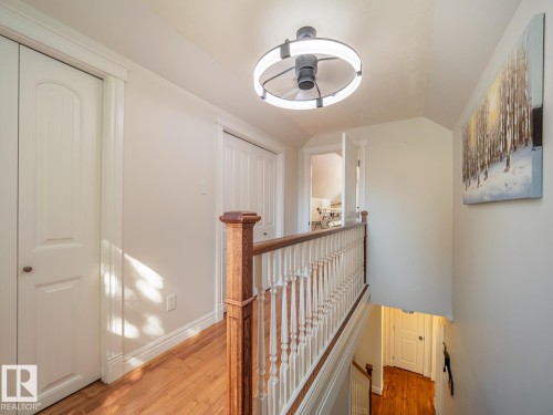 10511 68 Avenue Nw, Edmonton, AB - Indoor Photo Showing Other Room