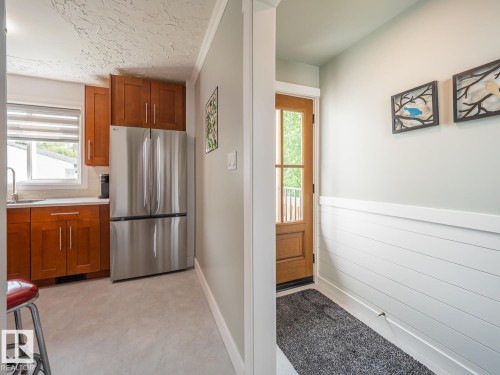 10511 68 Avenue Nw, Edmonton, AB - Indoor