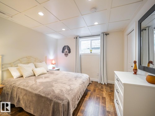 10511 68 Avenue Nw, Edmonton, AB - Indoor Photo Showing Bedroom