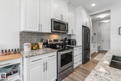 54 Astoria Place, Devon, AB - Indoor Photo Showing Kitchen With Upgraded Kitchen