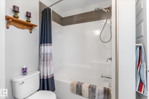 54 Astoria Place, Devon, AB - Indoor Photo Showing Bathroom