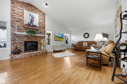 15552 49 Street Nw, Edmonton, AB - Indoor Photo Showing Dining Room