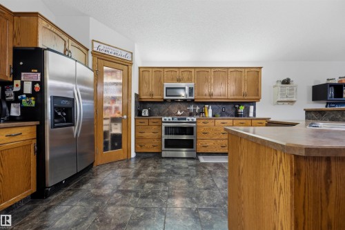 15552 49 Street Nw, Edmonton, AB - Indoor Photo Showing Other Room