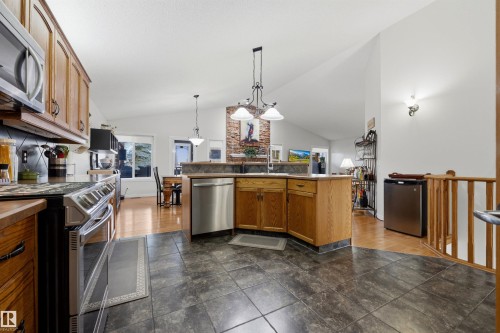 15552 49 Street Nw, Edmonton, AB - Indoor Photo Showing Kitchen