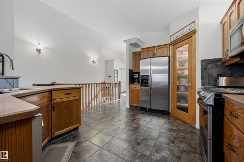 15552 49 Street Nw, Edmonton, AB - Indoor Photo Showing Kitchen