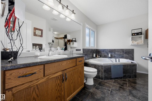 15552 49 Street Nw, Edmonton, AB - Indoor Photo Showing Bedroom
