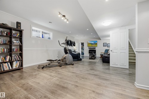 15552 49 Street Nw, Edmonton, AB - Indoor Photo Showing Laundry Room