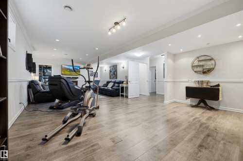 15552 49 Street Nw, Edmonton, AB - Indoor Photo Showing Living Room