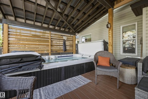 15552 49 Street Nw, Edmonton, AB - Outdoor