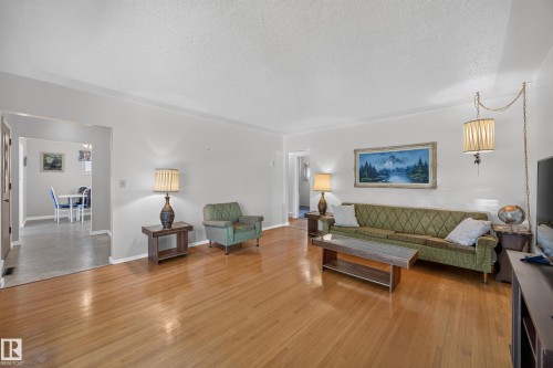 Hardwood flooring, painted walls, and ceiling-mounted light fixture - 5207 48 Avenue, Leduc, AB - Indoor Photo Showing Living Room