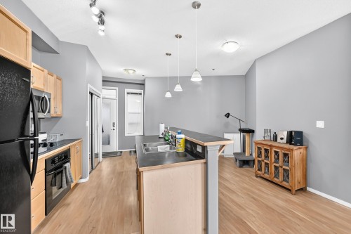 #349 4827 104A St Nw, Edmonton, AB - Indoor Photo Showing Kitchen