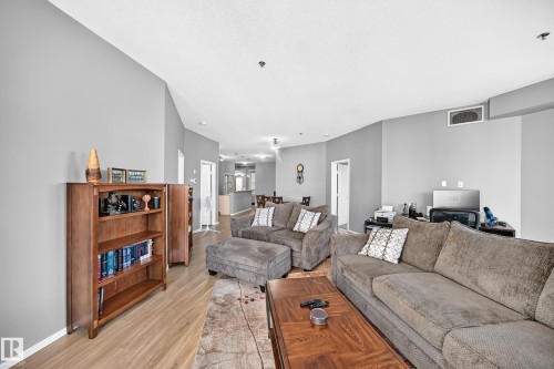 #349 4827 104A St Nw, Edmonton, AB - Indoor Photo Showing Living Room