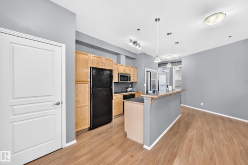 #349 4827 104A St Nw, Edmonton, AB - Indoor Photo Showing Kitchen