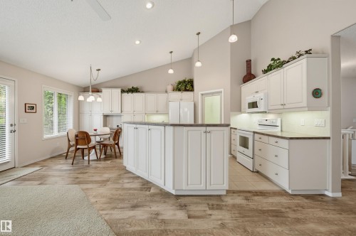 #15 600 Regency Dr, Sherwood Park, AB - Indoor Photo Showing Kitchen