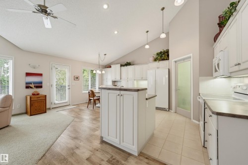 #15 600 Regency Dr, Sherwood Park, AB - Indoor Photo Showing Kitchen