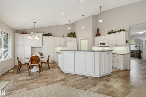 #15 600 Regency Dr, Sherwood Park, AB - Indoor Photo Showing Kitchen
