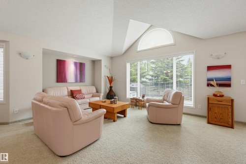 #15 600 Regency Dr, Sherwood Park, AB - Indoor Photo Showing Living Room