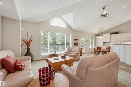 #15 600 Regency Dr, Sherwood Park, AB - Indoor Photo Showing Living Room