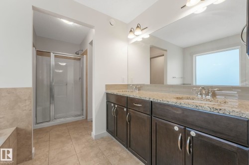 1548 36 Avenue Nw, Edmonton, AB - Indoor Photo Showing Bathroom