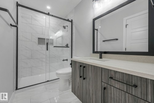 1548 36 Avenue Nw, Edmonton, AB - Indoor Photo Showing Bathroom