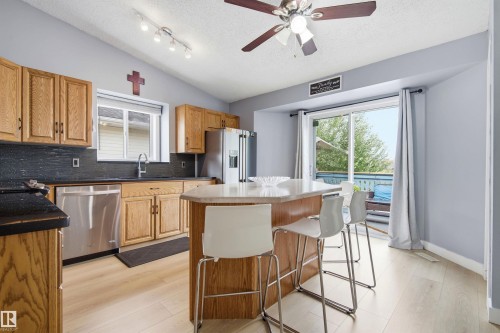 6224 162B Avenue Nw, Edmonton, AB - Indoor Photo Showing Kitchen