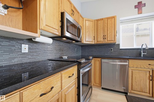 6224 162B Avenue Nw, Edmonton, AB - Indoor Photo Showing Kitchen With Upgraded Kitchen