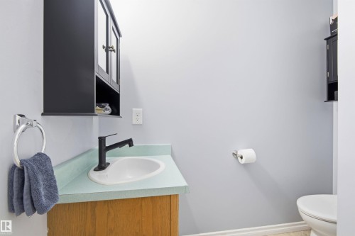 6224 162B Avenue Nw, Edmonton, AB - Indoor Photo Showing Bathroom