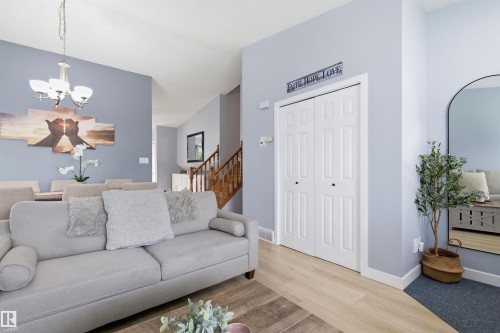 6224 162B Avenue Nw, Edmonton, AB - Indoor Photo Showing Living Room