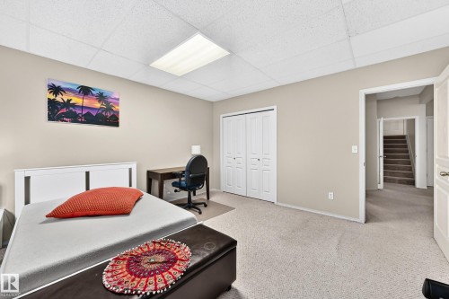 Neutral-toned walls complement the light-colored carpet flooring - 4210 37 Avenue Nw, Edmonton, AB - Indoor