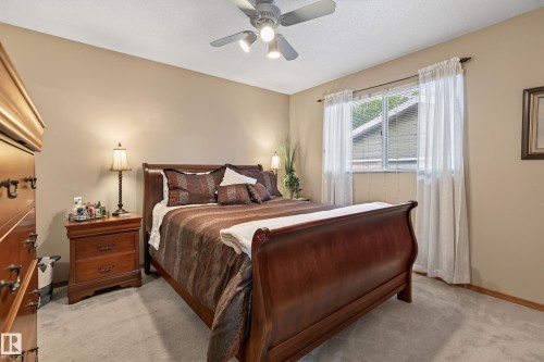 15 Linwood Crescent, St. Albert, AB - Indoor Photo Showing Bedroom