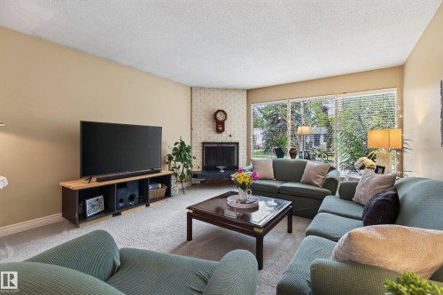 15 Linwood Crescent, St. Albert, AB - Indoor Photo Showing Living Room