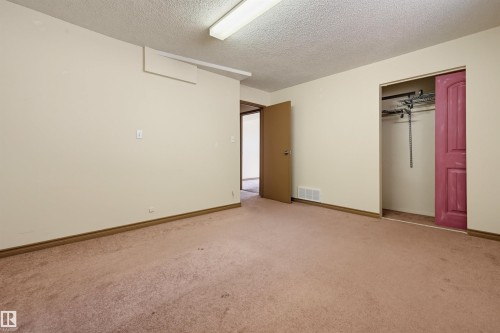Wall-to-wall carpeting and neutral wall tones - 6768 39 Avenue Nw, Edmonton, AB - Indoor Photo Showing Other Room