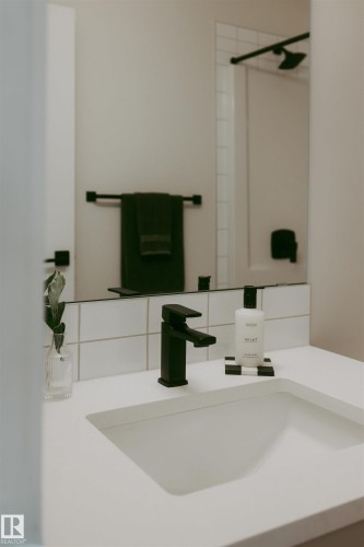 2635 Alces Way Sw, Edmonton, AB - Indoor Photo Showing Bathroom