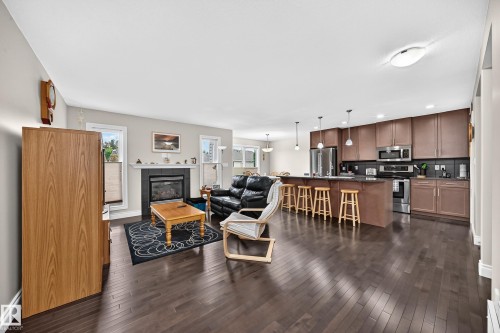 4904 214 Street Nw, Edmonton, AB - Indoor