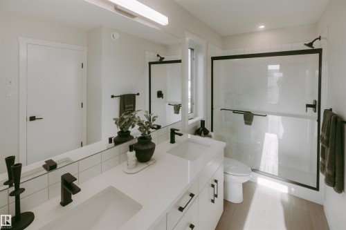 2641 Alces Way Sw, Edmonton, AB - Indoor Photo Showing Bathroom